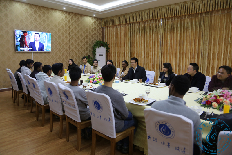 与留学生交流
